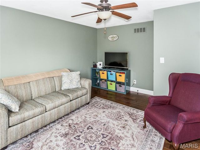 30 Lake Drive, Troy, IL 62294