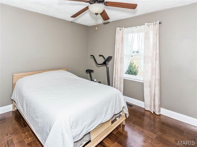 30 Lake Drive, Troy, IL 62294