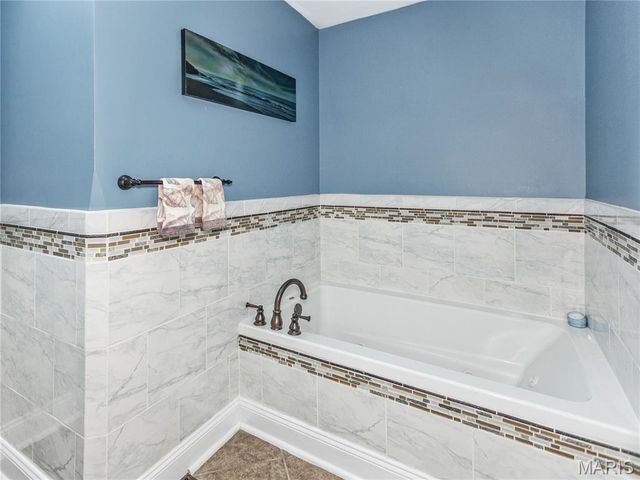 30 Lake Drive, Troy, IL 62294