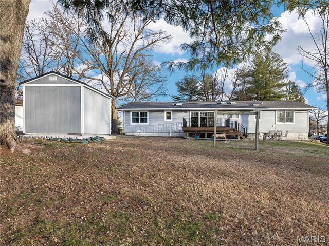 30 Lake Drive, Troy, IL 62294