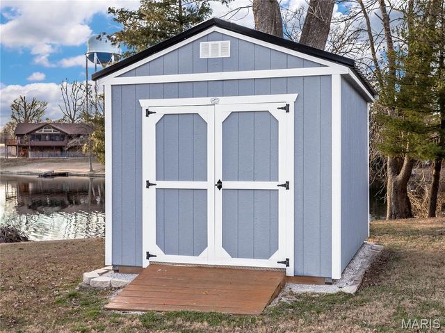 30 Lake Drive, Troy, IL 62294