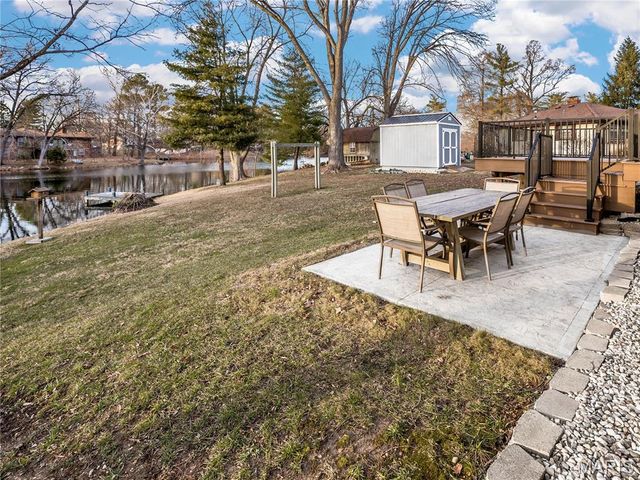 30 Lake Drive, Troy, IL 62294