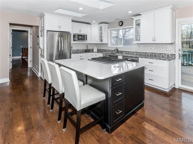 30 Lake Drive, Troy, IL 62294