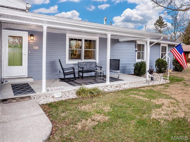 30 Lake Drive, Troy, IL 62294