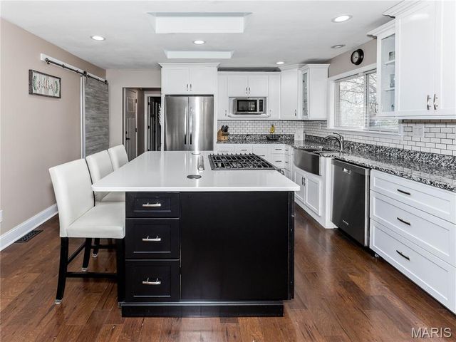 30 Lake Drive, Troy, IL 62294