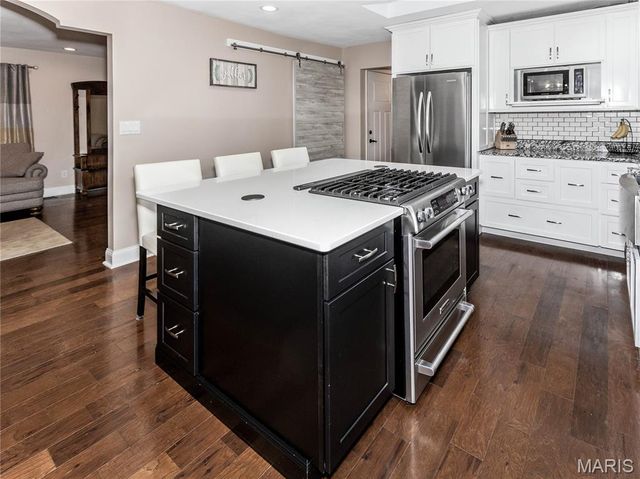 30 Lake Drive, Troy, IL 62294