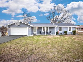 30 Lake Drive, Troy, IL 62294