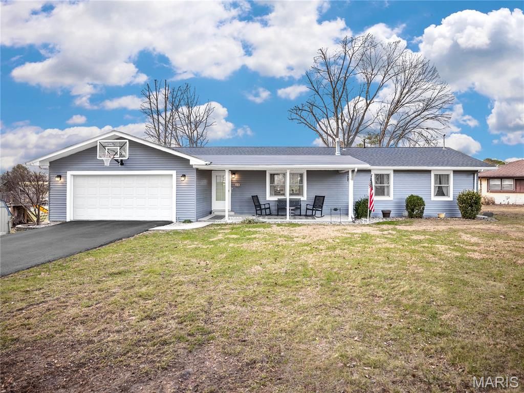 30 Lake Drive, Troy, IL 62294