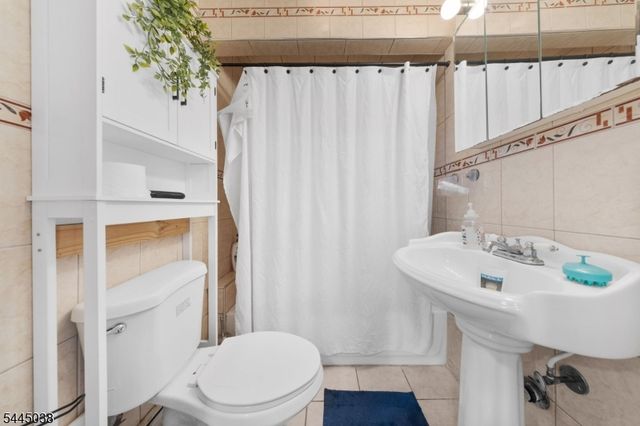 22 Norwood St, Haledon Boro, NJ 07508