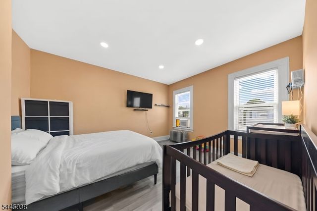 22 Norwood St, Haledon Boro, NJ 07508