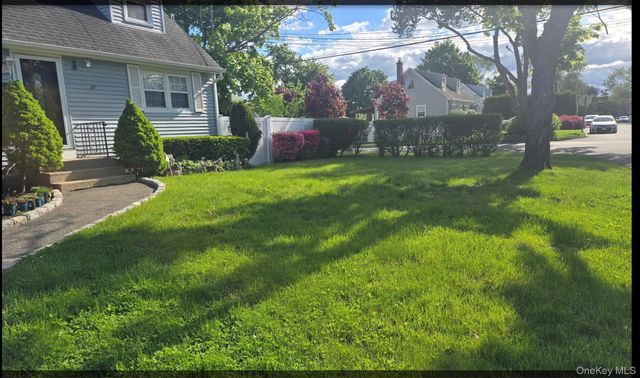 33 Hilliard Avenue, Central Islip, NY 11722