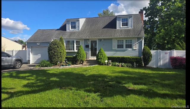33 Hilliard Avenue, Central Islip, NY 11722