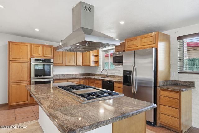 618 S Staunton Drive, Tucson, AZ 85710