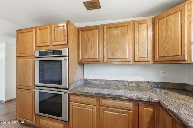 618 S Staunton Drive, Tucson, AZ 85710