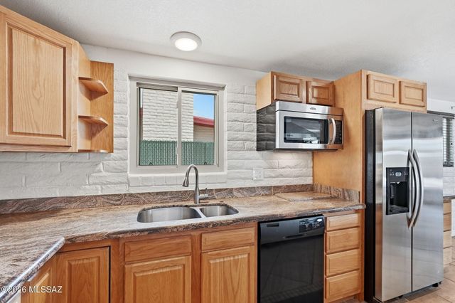 618 S Staunton Drive, Tucson, AZ 85710