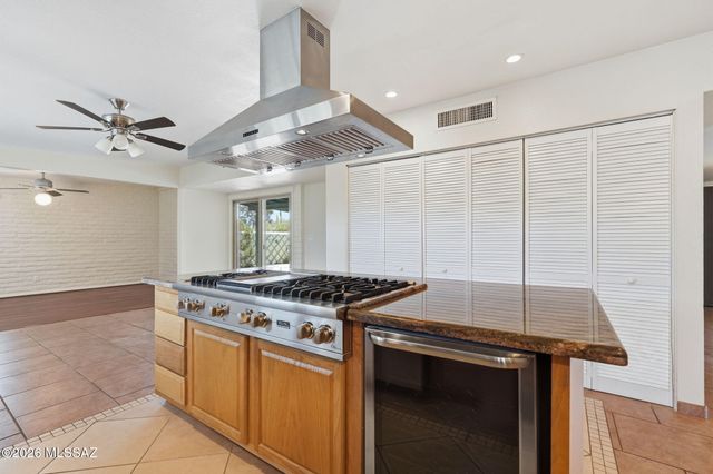 618 S Staunton Drive, Tucson, AZ 85710