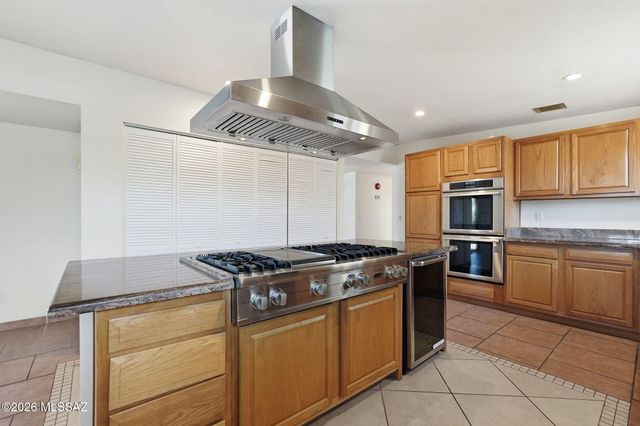 618 S Staunton Drive, Tucson, AZ 85710
