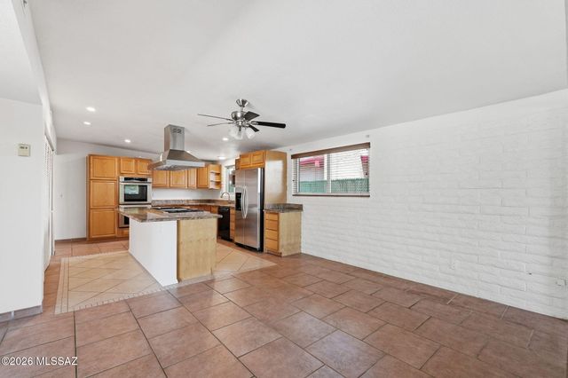 618 S Staunton Drive, Tucson, AZ 85710