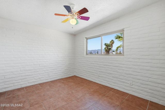 618 S Staunton Drive, Tucson, AZ 85710