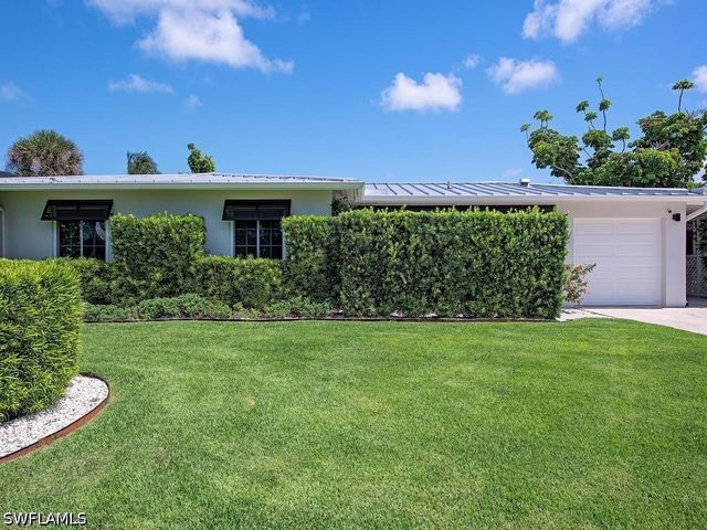 1195 14th AVE N, Naples, FL 34102