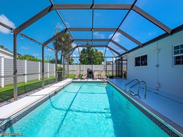 1195 14th AVE N, Naples, FL 34102