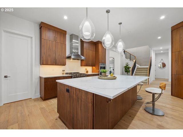 5455 CHILDS Rd, Lake Oswego, OR 97035