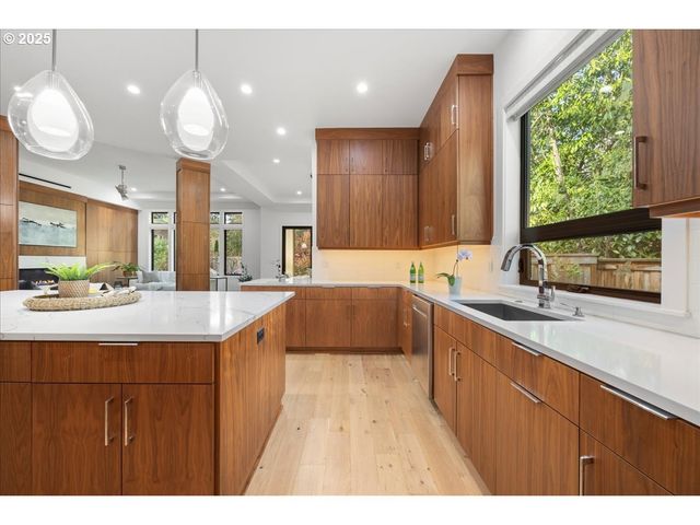 5455 CHILDS Rd, Lake Oswego, OR 97035