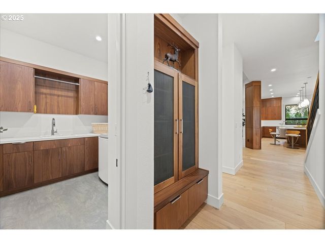 5455 CHILDS Rd, Lake Oswego, OR 97035