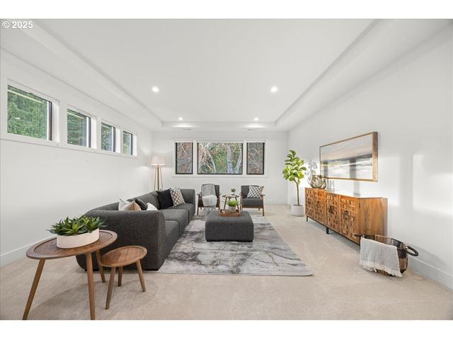 5455 CHILDS Rd, Lake Oswego, OR 97035