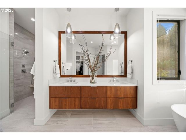 5455 CHILDS Rd, Lake Oswego, OR 97035