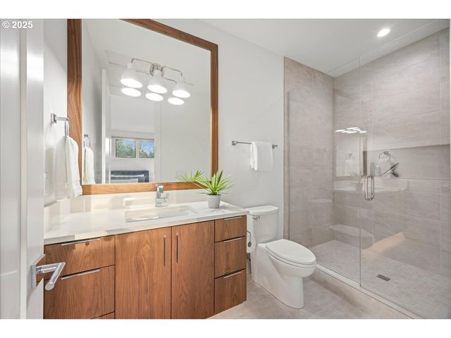 5455 CHILDS Rd, Lake Oswego, OR 97035