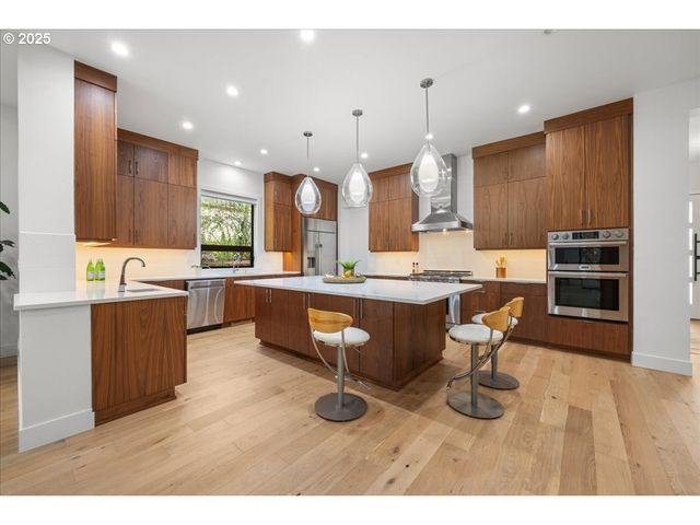 5455 CHILDS Rd, Lake Oswego, OR 97035