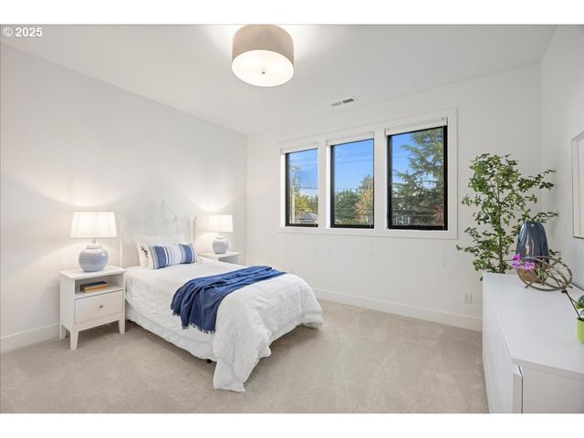 5455 CHILDS Rd, Lake Oswego, OR 97035