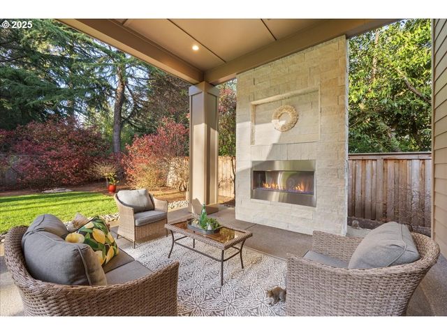 5455 CHILDS Rd, Lake Oswego, OR 97035