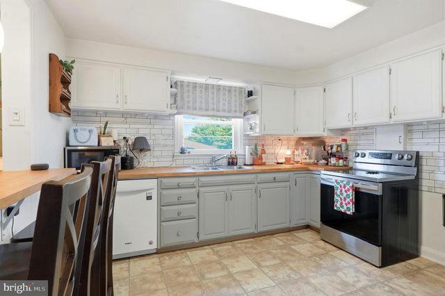2160 HESS RD, York, PA 17404