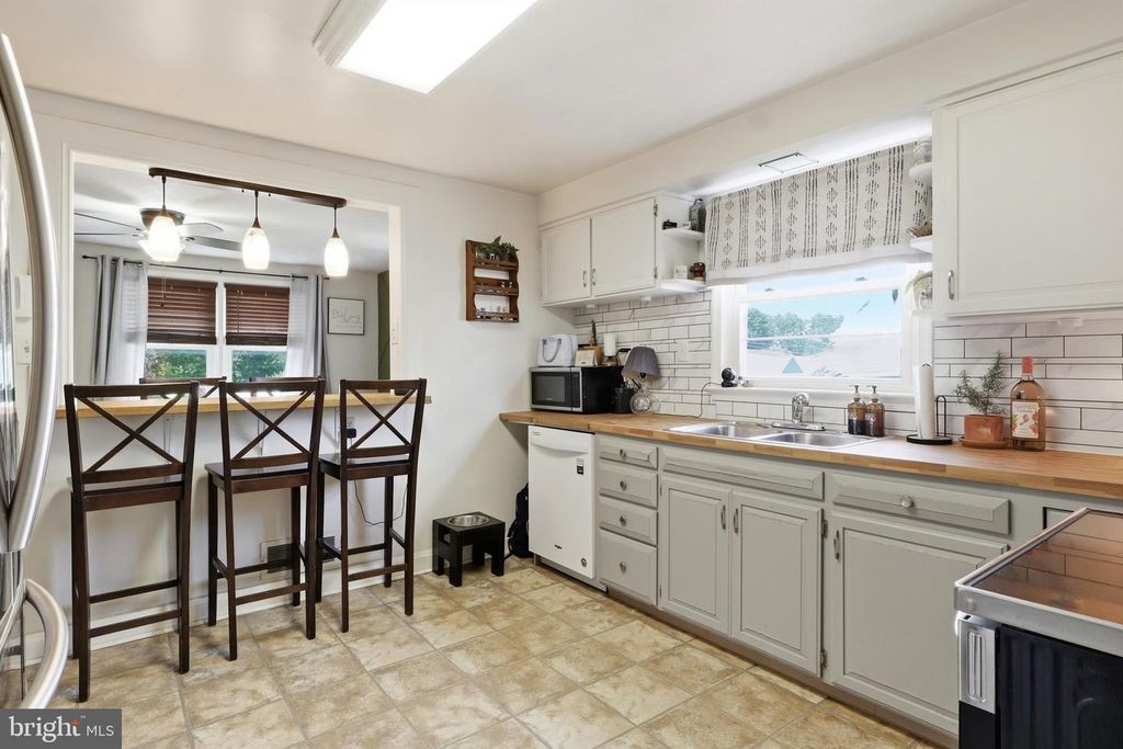 Image 11 of property listing at 2160 HESS RD, York, PA 17404
