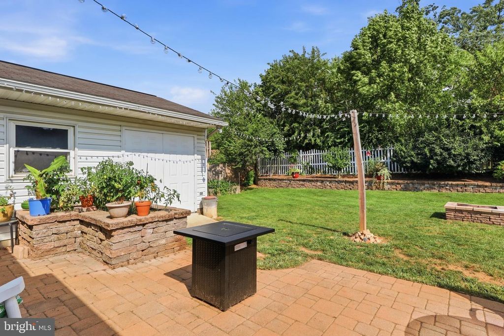 Image 34 of property listing at 2160 HESS RD, York, PA 17404