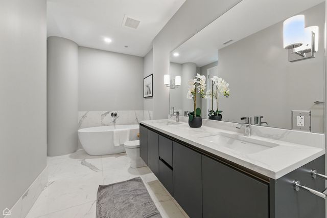 146 W Erie Street 702, Chicago, IL 60654