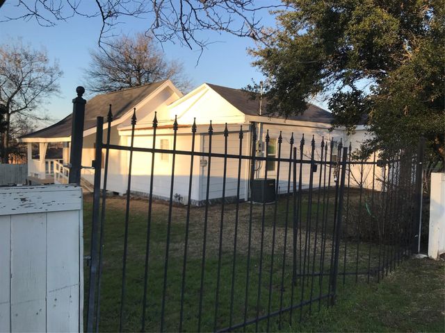 801 Gay Hill Street, Brenham, TX 77833