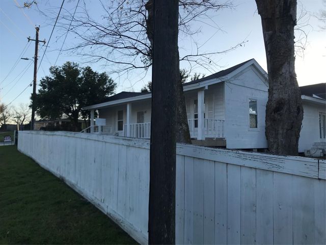 801 Gay Hill Street, Brenham, TX 77833