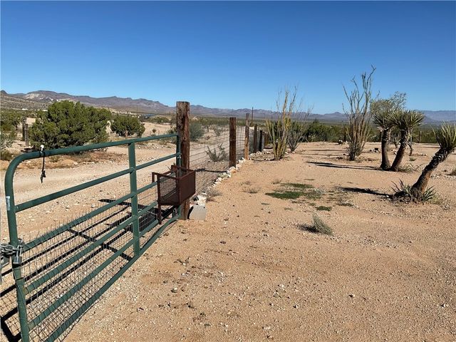 1790 S Gleeson Road, Golden Valley, AZ 86413