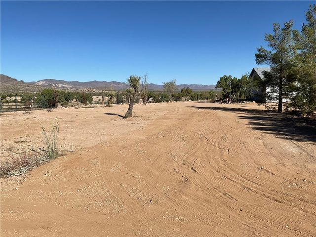 1790 S Gleeson Road, Golden Valley, AZ 86413