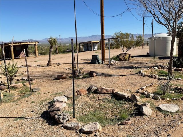 1790 S Gleeson Road, Golden Valley, AZ 86413