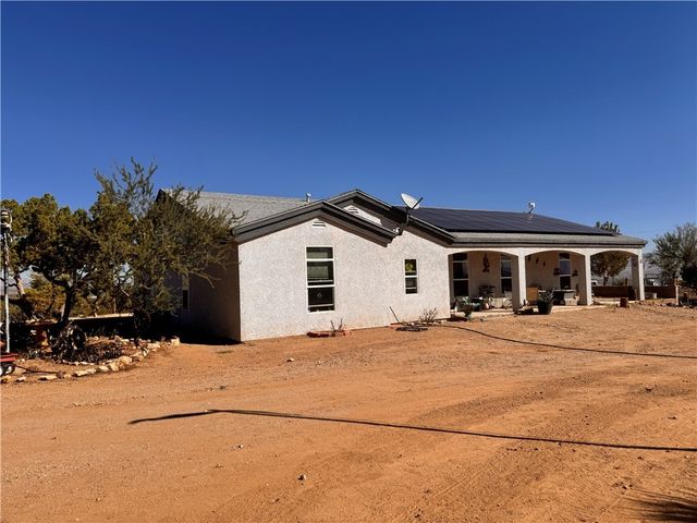 1790 S Gleeson Road, Golden Valley, AZ 86413