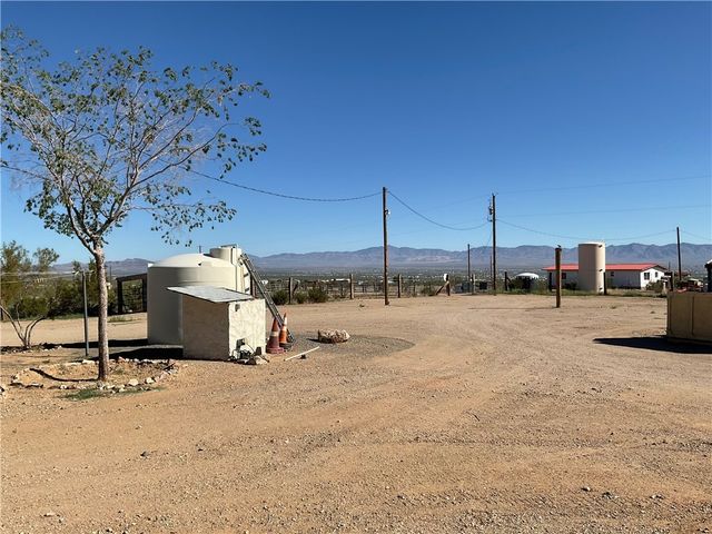 1790 S Gleeson Road, Golden Valley, AZ 86413