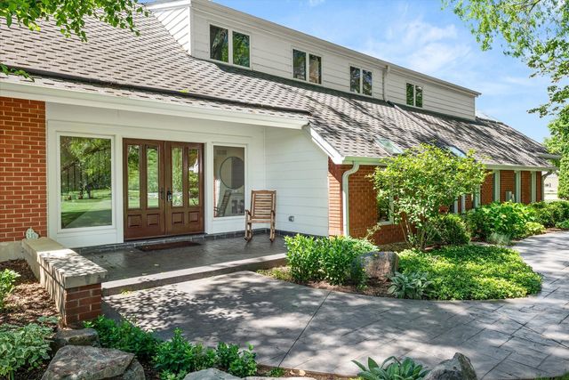 6N056 Surrey Road, Wayne, IL 60184