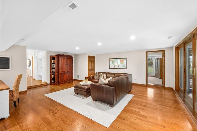 6N056 Surrey Road, Wayne, IL 60184