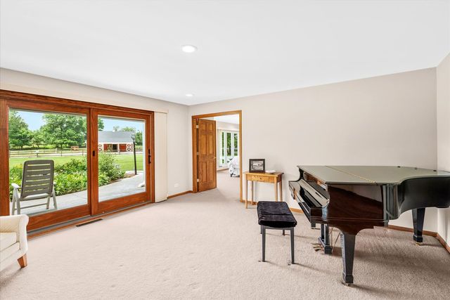 6N056 Surrey Road, Wayne, IL 60184