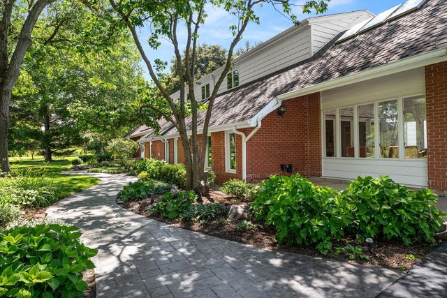 6N056 Surrey Road, Wayne, IL 60184