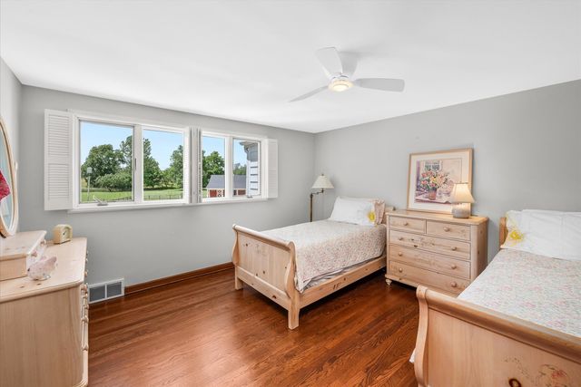 6N056 Surrey Road, Wayne, IL 60184